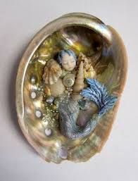 See how clever you can get: 45 Clam Shells Projects Ideas Shells Shell Crafts Seashell Crafts