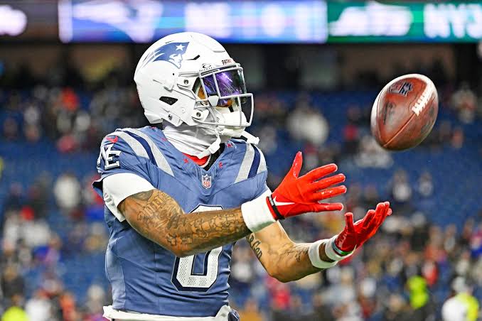 Patriots CB Christian Gonzalez in concussion protocol | Reuters