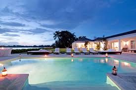 Luxury Holiday Villas In Palm Jumeirah Dubai Dubai Beach Holiday Villa Luxury Villa Rentals