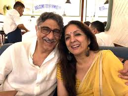 However, what we love about neena ji is her evergreen elegance and the that she is growing younger day by day. 9 Neena Gupta Ideas Neena Gupta Beautiful Saree Elegant Saree