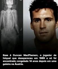 A imagem mostra a família Coble, cuja história tocou o coração de muitos.  Em 2007, Lori e Chris Coble enfrentaram uma tragédia inimaginável ao  perderem seus três filhos pequenos, duas meninas, Katie