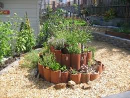 Amazing Diy Garden Decor With Roof Tiles Diy Garden Decor Terracotta Roof Tiles Garden Decor