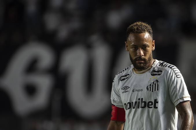 Neymar cobra garotos no vesti&aacute;rio e entra em novo atrito no Santos | Ge