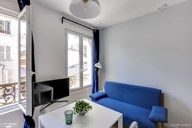 Un Studio De 22 M2 Restructure Pour La Location Ever Invest Cote Maison Amenagement Petit Appartement Decoration Maison Petit Appartement