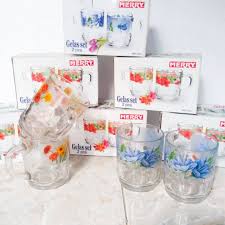 Kaca jendela sudah mulai disebut sejak 290, silinder kaca jendela yang merupakan kaca jendela tiup ditemukan oleh para pendeta pada abad kedua belas. Gelas Kaca Motif Bunga Gelas Teh Gelas Kecil Gelas Kopi Merek Merry Shopee Indonesia