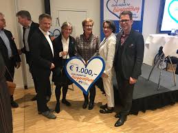 Die bank hat hohe provisionen kassiert, dass eingesammelte geld wurde im genossenschaftlichen verbund verteilt und. Burgerstiftung Der Volksbank Spendet Anlasslich Des Zehnjahrigen Bestehens Auch An Mentor Pinneberg