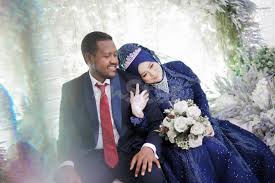 Perkahwinan merentasi bangsa, kaum atau negara adalah sesuatu yang boleh dikatakan agak baru di malaysia. Dah Beritahu Mak Jangan Terkejut Tengok Dia Jururawat Pilih Suami Sudan Yang Kutuk Biar Kutip Dosa Kering Viral Mstar
