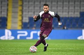 Neymar came into prominence at santos, where he made his professional debut aged 17. Psg Le Trophee Des Champions Nouvel Objectif De Neymar Jr Sport Fr