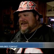 Bengals fan Jeff Lanham sleeps inside after Cincinnati win vs Jets
