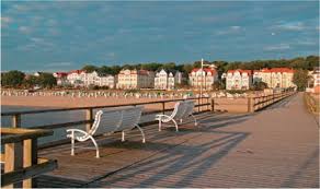 Geldautomaten der volksbanken befinden sich in den usedomer kaiserbädern ahlbeck, bansin, in den ostseebädern karlshagen und zinnowitz im inselnorden, im bernsteinbad koserow, der stadt usedom, in wolgast und in zirchow. Ahlbeck Heringsdorf Bansin Die Drei Schonen Von Usedom