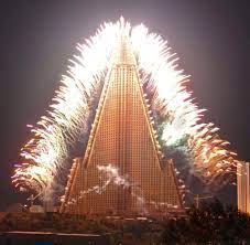 Some call it the 'hotel of doom' while others have dubbed it the 'phantom pyramid' because the north korean government went through a phase of airbrushing it from photos and denying its existence. Hotel Ryugyong Agypter Vollenden Pjongjangs Schandfleck Welt