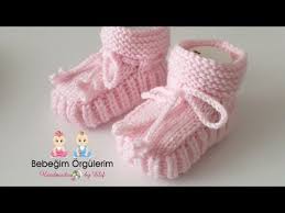 Sisle Selanik Orgu Bebek Patik Modeli Yapilisi Aciklamali Videolu Sis Orgu Bebek Patik Modelleri 2 In 2020 Strickstiefelchen Gestrickte Babykleidung Babykleid Stricken