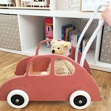Ein Rennauto Fur Teddy Co Kannst Du Einfach Aus Dem Ikea Mula Lauflernwagen Bauen Auf Unserem Blog Warten Gleich Zwei Kostenl Chambre Enfant Ikea Idee Deco