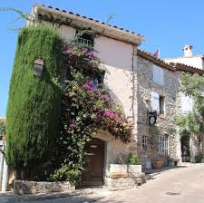 Hotels in le castellet are usually cheapest during the month of october, you can expect a price decrease of around 35% during this period. Villages De Charme Le Castellet Et Sanary Shorex