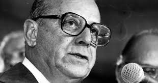 Vivo ainda nesse mundo, mas enquanto isso mergulho mais fundo | twuko. Joao Figueiredo Biografia E Governo Toda Materia