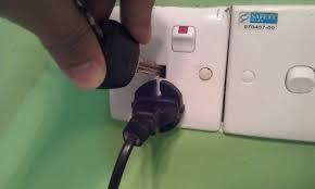 Kebun kurma seluas 25 hektar tersebut terletak tidak jauh dari masjid kuba di madinah. Beda Colokan Listrik Di Arab Saudi Rafiqjauhary