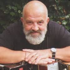 I guess many of us come across some unusual architectural sights in our  travels but this took me by surprise. This house is just around the corner  from Plymouth's Roman Catholic cathedral