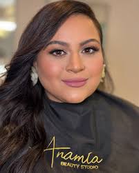 Maquillaje social por tu beauty squad. ✨ • Artista de maquillaje  @fantasiabeautyp 📌Para más información puedes comunicarte con el estudio  via Whatsapp: 809.481.5436 (enlace directo en el perfil) 📍Dirección: Calle Erik  Leonard