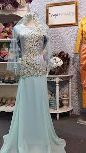 Perlu diketahui, jika paduan busana tersebut hingga saat ini masih menjadi primadona. Baju Pengantin Songket Terbaru 2015 Issyaz Wedding Butik Pengantin Pelamin Katering Pretty Dresses Malay Wedding Dress Colorful Dresses