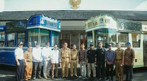 Tiket masuk dan rakit panjalu. Ciamis Kini Punya Bus Wisata Gatrik Antarkan Wisatawan Ke Lokasi Populer Bagian 1