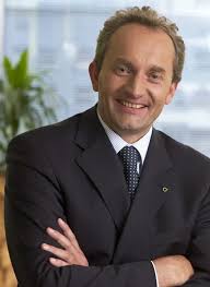 Schneiders passa di mano