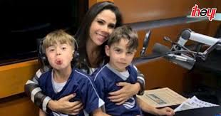 Todo indica que paola rojas y zague se divorciarán después del mundial, luego de que saliera a la luz un video sexual en el que el comentarista se lo dedica presuntamente a una reportera de espn. Paola Rojas Paola Rojas Dice Que Sus Hijos Quieren Ser Como Zague Zague