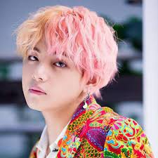 Er ist unter dem künstlernamen v bekannt. Kim Taehyung Bts V Added A New Photo Kim Taehyung Bts V