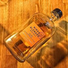 Minimalist Bir Sise Minimalist Bir Marka Masataka Taketsuru Tarafindan Kurulan Japon Viski Devi Nikka Nin Baslangic Duzeyi Harman Visk Whisky Bottle Whiskey