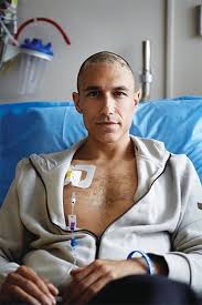 Ethan Zohn, người sống sót sau bệnh ung thư hạch bạch huyết.
