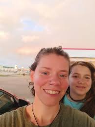 Even Jackson sisters "borrow" each others clothes without returning them.  🤣🤣🤣