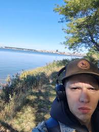 Anyone wanna go ona date 2 girls just scammed me