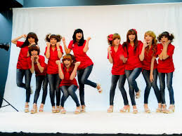 Bagi kamu yang penasaran ingin mengenal lebih dekat para personel cherry belle, maka berikut blog karo cyber ingin berbagi sedikit mengenai biodata mereka. Biodata Personil Cherrybelle Indonesia My World Is My Life