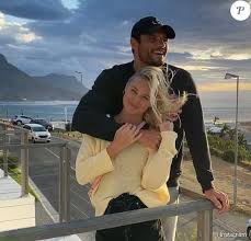 Il est actuellement licencié au cercle des nageurs de marseille. Florent Manaudou Amoureux Il Officialise Avec Sa Nouvelle Cherie Pernille Purepeople