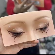 تي اي اي اتش ان اس اس اداة مساعدة مثالية لممارسة المكياج، مانيكان مكياج  الوجه والعينين، مصنوعة من السيليكون للتدريب على المكياج مع فرشاة ظلال عيون  واحدة (اللون: بني، المقاس: قطعة واحدة) :