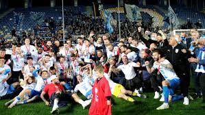 Cupa româniei la fotbal este o competiție sportivă organizată de frf deschisă participării cluburilor afiliate frf și celor afiliate asociațiilor de fotbal județene.această competiție se dispută în fiecare an începând cu 1933. 2ryimzhuefjrgm