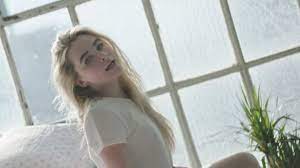 Sabrina Carpenter Kisses A Riverdale Star In Her New Music Video Mtv Casey cott was born on august 8, 1992 in chagrin falls, ohio, usa. sabrina carpenter kisses a riverdale