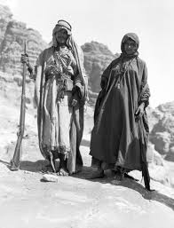 ملصق مدته 18 عام ا يعرض صورة بدوي وزوجته من أرشيف أندروود arab culture middle eastern culture lawrence of arabia