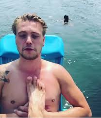 Musician, songwriter, suited and booted, rock and/or roll. Douwe Bob Posthuma S Feet Wikifeet Men