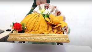 Potong botol yang kedua 3/4 bagian saja. 6 Cara Membuat Hantaran Pernikahan Dari Mukena Berbagai Bentuk