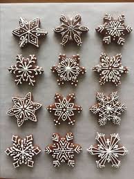 Beaucoup De Patience Pour Ces Petits Gateaux Flocons Bonbons De Noel Cookies Decores Biscuits Au Sucre De Noel
