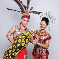 Jika kita mengimbas kembali kepada sejarah negara kita pada tahun 1838 di gambar 1: Kaum Dayak Iban Bigtown Production
