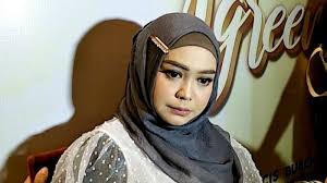 Dan jujur pertama kali pakai hijab itu karena diminta sama keluarga. Ria Ricis Diprotes Tetangga Karena Syuting Youtube Saat Social Distancing Manajer Buka Suara Tribun Papua