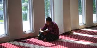 Ya allah kasih sayangilah daku dengan sebab al quran ini dan jadikanlah al quran ini sebagai pemimpin sebagai cahaya sebagai petunjuk dan sebagai bagaimana tata cara dan sesuai sunnah nya membaca al quran. 6 Tips Mengkhatamkan Al Quran Selama Puasa Raih Keutamaan Bulan Ramadhan Merdeka Com