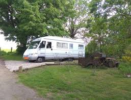 Les prix des emplacements de camping à la ferme de croas men sont pas cher. Aire De Camping Car A La Ferme Les Mamours Le Bas Segala Tourisme Aveyron