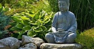 Statue De Jardin Zen Bouddha En Pierre De Lave Bassin D Eau Avec Plantes Aquatiques Et Pierre Naturelle Statue De Jardin Jardin Zen Bouddha Jardin