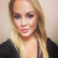 Amanda Lowry's Instagram, Twitter & Facebook