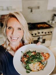 60g protein loaded sweet potato's 🍠 ingredients & macros 👇 Full recipe  can be found in my recipe portal 🙌 Macros per boat: 60g protein 18g fat  72g carbs 688 calories per