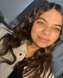 Hannah Grossman's Instagram, Twitter & Facebook