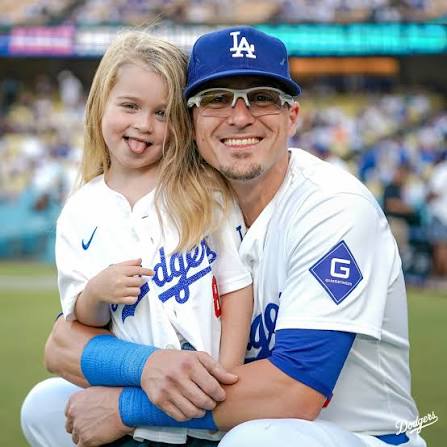 Celebrating Kiké Hernández's Pitching Bobblehead presented by Nikaido!