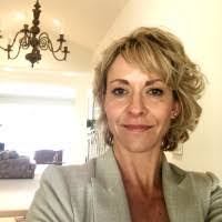 Amy Hinz's Instagram, Twitter & Facebook